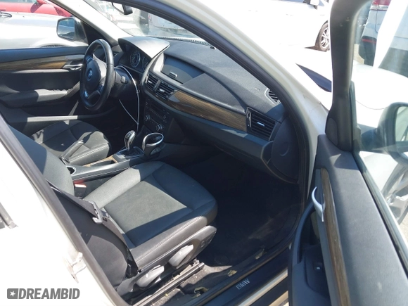 2014 BMW X1 sDrive28i with VIN WBAVM1C5XEVW53725, listed as a IAAI auction lot 41859427 with 181,892 mi miles. Bid and sale history available at carsss.com. Image 5.