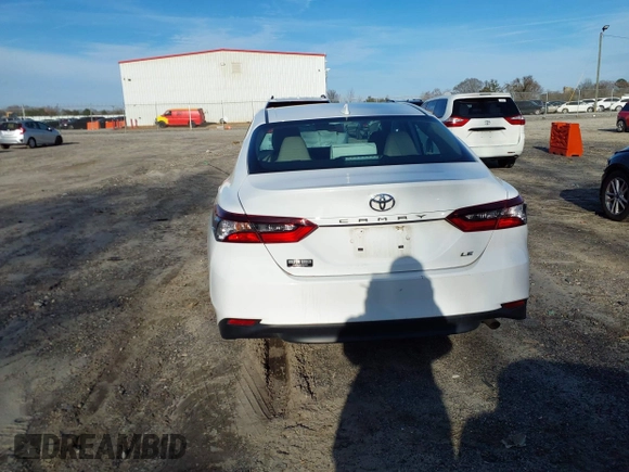 2024 Toyota Camry LE z VIN 4T1C11AK3RU879043, wystawiony jako IAAI lot #41601018 z przebiegiem 38 442 mil mil oraz . Historia ofert i sprzedaży dostępna na DreamBid. Obrazek 17.