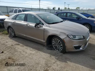 2018 Lincoln MKZ Select z VIN 3LN6L5D90JR628225, wystawiony jako Copart lot #54855245 z przebiegiem 56 292 mil mil oraz Szkody całkowita. Historia ofert i sprzedaży dostępna na DreamBid. Obrazek 4.