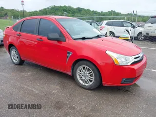 2008 Ford Focus SE z VIN 1FAHP35N88W170982, wystawiony jako IAAI lot #42144503 z przebiegiem 256 701 mil mil oraz . Historia ofert i sprzedaży dostępna na DreamBid. Obrazek 1.