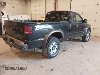 2002 Chevrolet S-10 LS with VIN 1GCCT19W728130377, listed as a IAAI auction lot 42003292 with 248,750 mi miles. Bid and sale history available at carsss.com. Image 4.