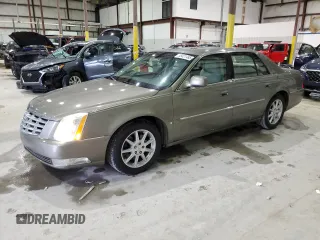 2010 Cadillac DTS 1SC z VIN 1G6KD5EY6AU108788, wystawiony jako Copart lot #58421485 z przebiegiem 104 436 mil mil oraz Szkoda całkowita • Salvage title. Historia ofert i sprzedaży dostępna na DreamBid. Obrazek 1.