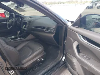 2022 Maserati Levante GT with VIN ZN661XUA3NX402773, listed as a IAAI auction lot 41911976 with 30,719 mi miles. Bid and sale history available at carsss.com. Image 5.