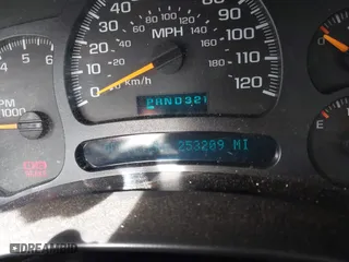 2005 Chevrolet Avalanche LS with VIN 3GNEC12Z15G108703, listed as a IAAI auction lot 42034777 with 253,209 mi miles. Bid and sale history available at carsss.com. Image 7.