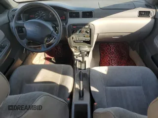 1996 Nissan Sentra XE z VIN 3N1AB41D3TL027288, wystawiony jako Copart lot #77255804 z przebiegiem 132 033 mil mil oraz Czysty tytuł • Clean title. Historia ofert i sprzedaży dostępna na DreamBid. Obrazek 8.