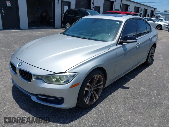 2013 BMW 3 Series 335i z VIN WBA3A9C56DF475450, wystawiony jako IAAI lot #42469522 z przebiegiem Nie podano mil oraz . Historia ofert i sprzedaży dostępna na DreamBid. Obrazek 2.