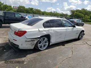 2012 BMW 7 Series 750Li z VIN WBAKB8C50CC964123, wystawiony jako Copart lot #60212005 z przebiegiem 75 979 mil mil oraz Szkoda całkowita • Salvage title. Historia ofert i sprzedaży dostępna na DreamBid. Obrazek 3.