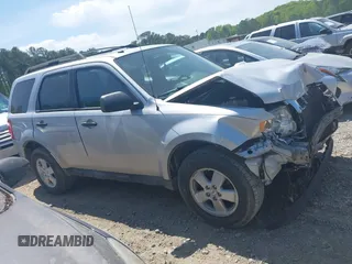 2011 Ford Escape XLT с VIN 1FMCU9DG9BKB50821, выставлен на аукционе IAAI как лот 42050075 с пробегом 101 946 миль миль и . История ставок и продаж доступна на DreamBid. Изображение 13.