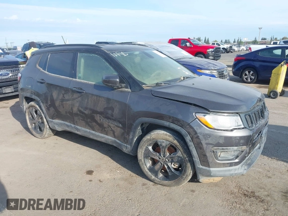 2019 Jeep Compass Altitude z VIN 3C4NJCBB8KT726956, wystawiony jako IAAI lot #39195540 z przebiegiem Nie podano mil oraz . Historia ofert i sprzedaży dostępna na DreamBid. Obrazek 1.