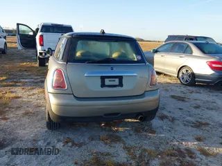 2007 MINI Hardtop with VIN WMWMF33587TU60750, listed as a IAAI auction lot 40640995 with Not Provided miles and . Bid and sale history available at DreamBid. Image 16.