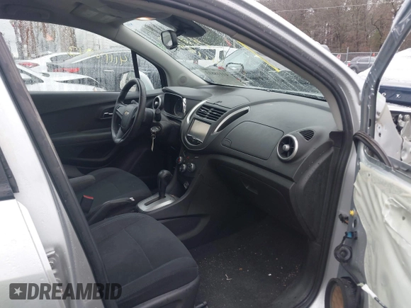 2016 Chevrolet Trax LS with VIN 3GNCJNSB9GL244062, listed as a IAAI auction lot 41118813 with 1 mi miles. Bid and sale history available at carsss.com. Image 5.