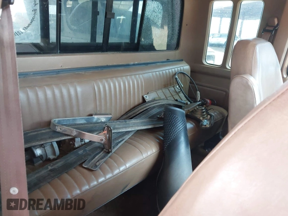 1990 Ford F-250 with VIN 1FTHX25G3LKB31027, listed as a IAAI auction lot 41985838 with 86,502 mi miles and . Bid and sale history available at DreamBid. Image 8.