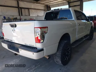 2016 Nissan Titan SL z VIN 1N6BA1F45GN517262, wystawiony jako IAAI lot #42306252 z przebiegiem 141 080 mil mil oraz . Historia ofert i sprzedaży dostępna na DreamBid. Obrazek 4.