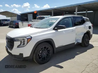 2024 GMC Terrain SLE z VIN 3GKALMEG6RL332148, wystawiony jako Copart lot #55940415 z przebiegiem 13 764 mil mil oraz Szkoda całkowita • Salvage title. Historia ofert i sprzedaży dostępna na DreamBid. Obrazek 1.