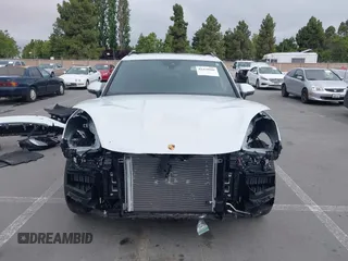 2024 Porsche Cayenne z VIN WP1AA2AY6RDA14314, wystawiony jako IAAI lot #42439986 z przebiegiem 3 212 mil mil oraz . Historia ofert i sprzedaży dostępna na DreamBid. Obrazek 13.