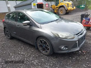 2012 Ford Focus SE z VIN 1FAHP3K25CL402149, wystawiony jako IAAI lot #42370089 z przebiegiem 148 248 mil mil oraz . Historia ofert i sprzedaży dostępna na DreamBid. Obrazek 1.
