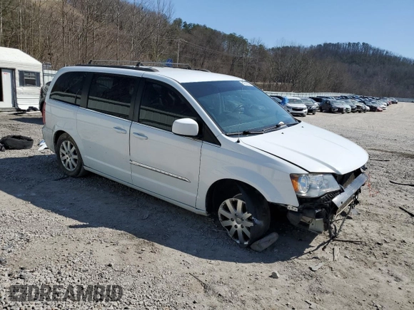 2015 Chrysler Town & Country Touring with VIN 2C4RC1BG4FR601313, listed as a Copart auction lot 48514685 with 186,328 mi miles and Salvage Title. Bid and sale history available at carsss.com. Image 4.