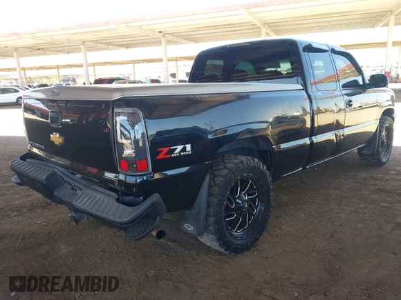 2003 Chevrolet Silverado 1500 LS z VIN 2GCEK19T331197130, wystawiony jako IAAI lot #42294159 z przebiegiem 286 259 mil mil oraz . Historia ofert i sprzedaży dostępna na DreamBid. Obrazek 4.
