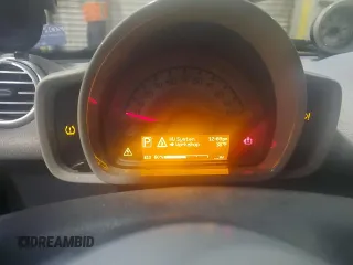 2013 Smart fortwo Passion z VIN WMEEJ9AAXDK673744, wystawiony jako Copart lot #41709255 z przebiegiem Nie podano mil oraz Tytuł czysty. Historia ofert i sprzedaży dostępna na DreamBid. Obrazek 9.