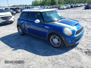 2007 MINI Hardtop S z VIN WMWMF73527TV31819, wystawiony jako IAAI lot #41977366 z przebiegiem 125 144 mil mil oraz . Historia ofert i sprzedaży dostępna na DreamBid. Obrazek 1.