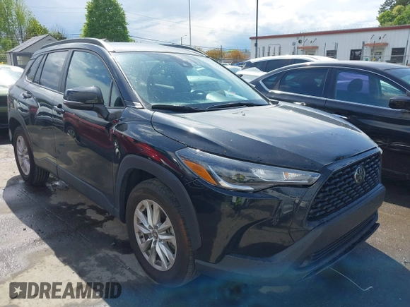 2022 Toyota Corolla Cross LE z VIN 7MUCAAAG8NV037030, wystawiony jako IAAI lot #42014483 z przebiegiem 39 146 mil mil oraz . Historia ofert i sprzedaży dostępna na DreamBid. Obrazek 1.