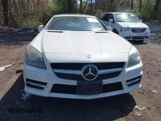 2012 Mercedes-Benz SLK 350 z VIN WDDPK5HA2CF040431, wystawiony jako IAAI lot #42066002 z przebiegiem 98 016 mil mil oraz . Historia ofert i sprzedaży dostępna na DreamBid. Obrazek 13.