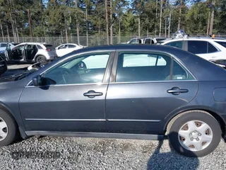 2005 Honda Accord LX z VIN 1HGCM56495A156436, wystawiony jako IAAI lot #42100059 z przebiegiem 325 497 mil mil oraz . Historia ofert i sprzedaży dostępna na DreamBid. Obrazek 14.