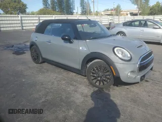 2017 MINI Convertible Cooper S z VIN WMWWG9C34H3C81536, wystawiony jako Copart lot #81806704 z przebiegiem 60 800 mil mil oraz Czysty tytuł • Clean title. Historia ofert i sprzedaży dostępna na DreamBid. Obrazek 4.