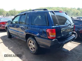 2003 Jeep Grand Cherokee Laredo with VIN 1J4GX48S83C548090, listed as a IAAI auction lot 42039918 with 243,209 mi miles. Bid and sale history available at carsss.com. Image 3.