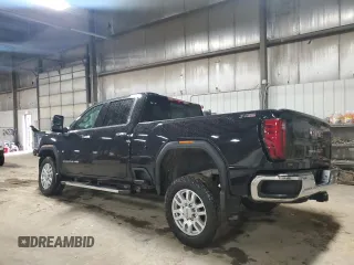2024 GMC Sierra 3500HD SLT z VIN 1GT49UEY5RF126720, wystawiony jako Copart lot #80645694 z przebiegiem 35 573 mil mil oraz Szkoda całkowita • Salvage title. Historia ofert i sprzedaży dostępna na DreamBid. Obrazek 2.