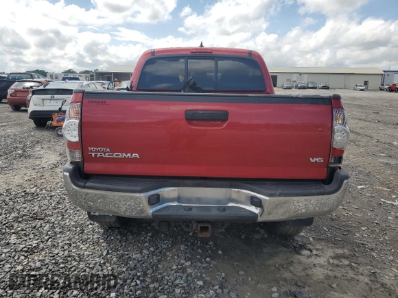 2015 Toyota Tacoma with VIN 3TMLU4EN9FM165421, listed as a Copart auction lot 58547985 with 136,372 mi miles and Salvage title. Bid and sale history available at DreamBid. Image 6.