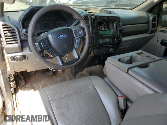 2018 Ford F-350 XL z VIN 1FT8X3BT7JEB52854, wystawiony jako Copart lot #54009315 z przebiegiem 155 297 mil mil oraz Szkody całkowita. Historia ofert i sprzedaży dostępna na DreamBid. Obrazek 8.