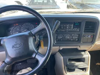 2002 Chevrolet Avalanche with VIN 3GNEC13T82G302926, listed as a Copart auction lot 47324455 with 379,025 mi miles and Clean Title. Bid and sale history available at carsss.com. Image 9.