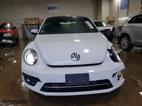 2019 Volkswagen Beetle SE with VIN 3VWJD7AT3KM720304, listed as a Copart auction lot 80772243 with NaN miles. Bid and sale history available at carsss.com. Image 5.