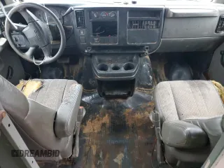 2005 GMC Savana Cargo Van with VIN 1GTGG25V851115411, listed as a Copart auction lot 86377384 with 353,059 mi miles and Salvage Title. Bid and sale history available at carsss.com. Image 8.