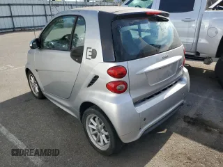 2016 Smart fortwo Passion z VIN WMEEJ9AA5GK844503, wystawiony jako Copart lot #63364244 z przebiegiem Nie podano mil oraz Czysty tytuł • Clean title. Historia ofert i sprzedaży dostępna na DreamBid. Obrazek 2.