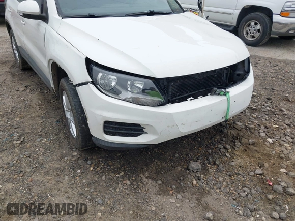 2012 Volkswagen Tiguan SE z VIN WVGAV7AX4CW546713, wystawiony jako IAAI lot #41929324 z przebiegiem 167 746 mil mil oraz . Historia ofert i sprzedaży dostępna na DreamBid. Obrazek 6.