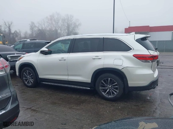 2019 Toyota Highlander SE with VIN 5TDKZRFHXKS565808, listed as a IAAI auction lot 41014235 with NaN miles. Bid and sale history available at carsss.com. Image 14.