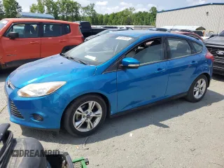 2014 Ford Focus SE z VIN 1FADP3K21EL309954, wystawiony jako Copart lot #55158705 z przebiegiem 99 610 mil mil oraz Szkoda całkowita • Salvage title. Historia ofert i sprzedaży dostępna na DreamBid. Obrazek 1.