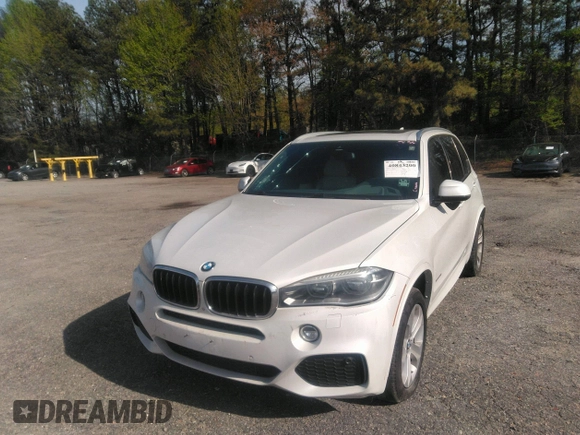2014 BMW X5 xDrive35i with VIN 5UXKR0C56E0H18800, listed as a IAAI auction lot 40843200 with 129,991 mi miles. Bid and sale history available at carsss.com. Image 6.