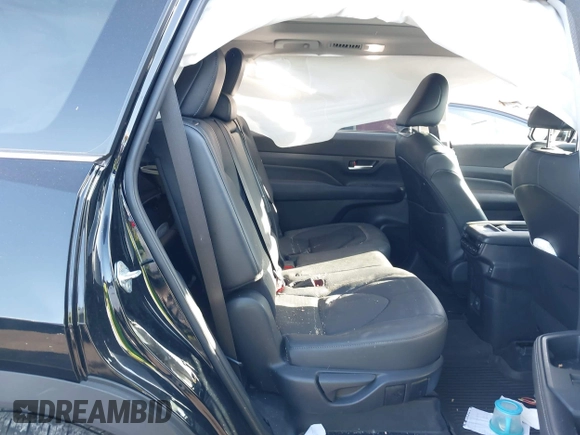 2024 Toyota Highlander XLE z VIN 5TDAAAB52RS003735, wystawiony jako IAAI lot #42373845 z przebiegiem 12 569 mil mil oraz . Historia ofert i sprzedaży dostępna na DreamBid. Obrazek 8.
