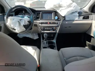 2018 Hyundai Sonata SE z VIN 5NPE24AF6JH632242, wystawiony jako Copart lot #54995885 z przebiegiem 83 722 mil mil oraz Szkoda całkowita • Salvage title. Historia ofert i sprzedaży dostępna na DreamBid. Obrazek 8.