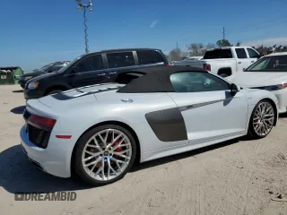 2018 Audi R8 z VIN WUAVACFX1J7900121, wystawiony jako Copart lot #75092964 z przebiegiem Nie podano mil oraz Szkody całkowita. Historia ofert i sprzedaży dostępna na DreamBid. Obrazek 3.