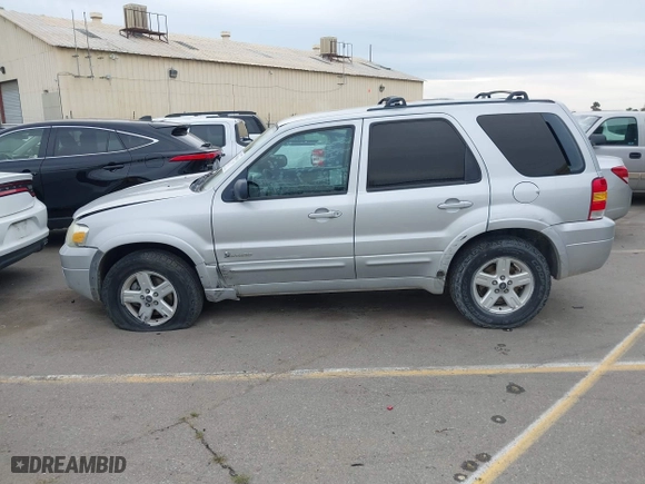 2005 Ford Escape Hybrid with VIN 1FMCU95H05KC95225, listed as a IAAI auction lot 41798610 with 216,659 mi miles. Bid and sale history available at carsss.com. Image 14.