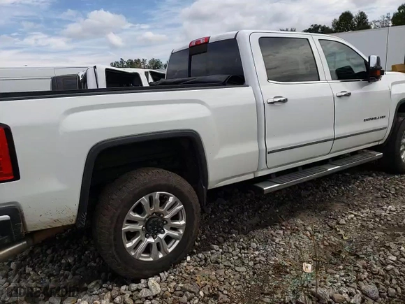 2015 GMC Sierra 2500HD Denali with VIN 1GT120EGXFF591111, listed as a Copart auction lot 74296454 with 92,693 mi miles and Salvage Title. Bid and sale history available at carsss.com. Image 13.