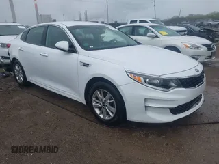 2018 Kia Optima LX z VIN 5XXGT4L38JG236267, wystawiony jako IAAI lot #42097216 z przebiegiem 99 308 mil mil oraz . Historia ofert i sprzedaży dostępna na DreamBid. Obrazek 1.