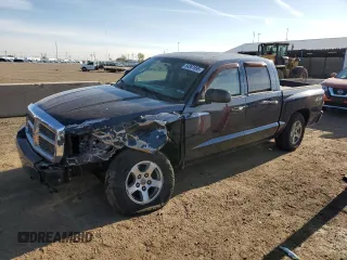2006 Dodge Dakota SLT z VIN 1D7HW48N36S704561, wystawiony jako Copart lot #54361695 z przebiegiem 124 621 mil mil oraz Szkoda całkowita • Salvage title. Historia ofert i sprzedaży dostępna na DreamBid. Obrazek 1.