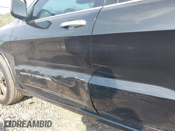 2014 Jeep Grand Cherokee Overland with VIN 1C4RJECG4EC197433, listed as a IAAI auction lot 41769932 with 198,568 mi miles. Bid and sale history available at carsss.com. Image 18.