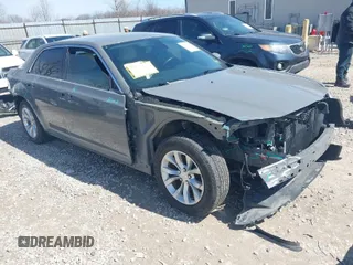 2019 Chrysler 300 Touring with VIN 2C3CCAAG0KH564997, listed as a IAAI auction lot 41852876 with 39,219 mi miles. Bid and sale history available at carsss.com. Image 1.