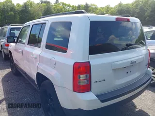 2015 Jeep Patriot Latitude with VIN 1C4NJRFB4FD394829, listed as a IAAI auction lot 42252571 with 113,071 mi miles and . Bid and sale history available at DreamBid. Image 3.
